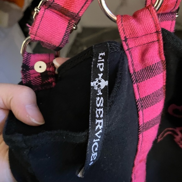 ((SIDE TRADE ISO)) PINK SKULL LIP SERVICE SKATE AND DISORDERLY TOP! - Picture 6 of 8